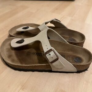 Birkenstock Gizeh Sandal size 7.5 shiny stone color